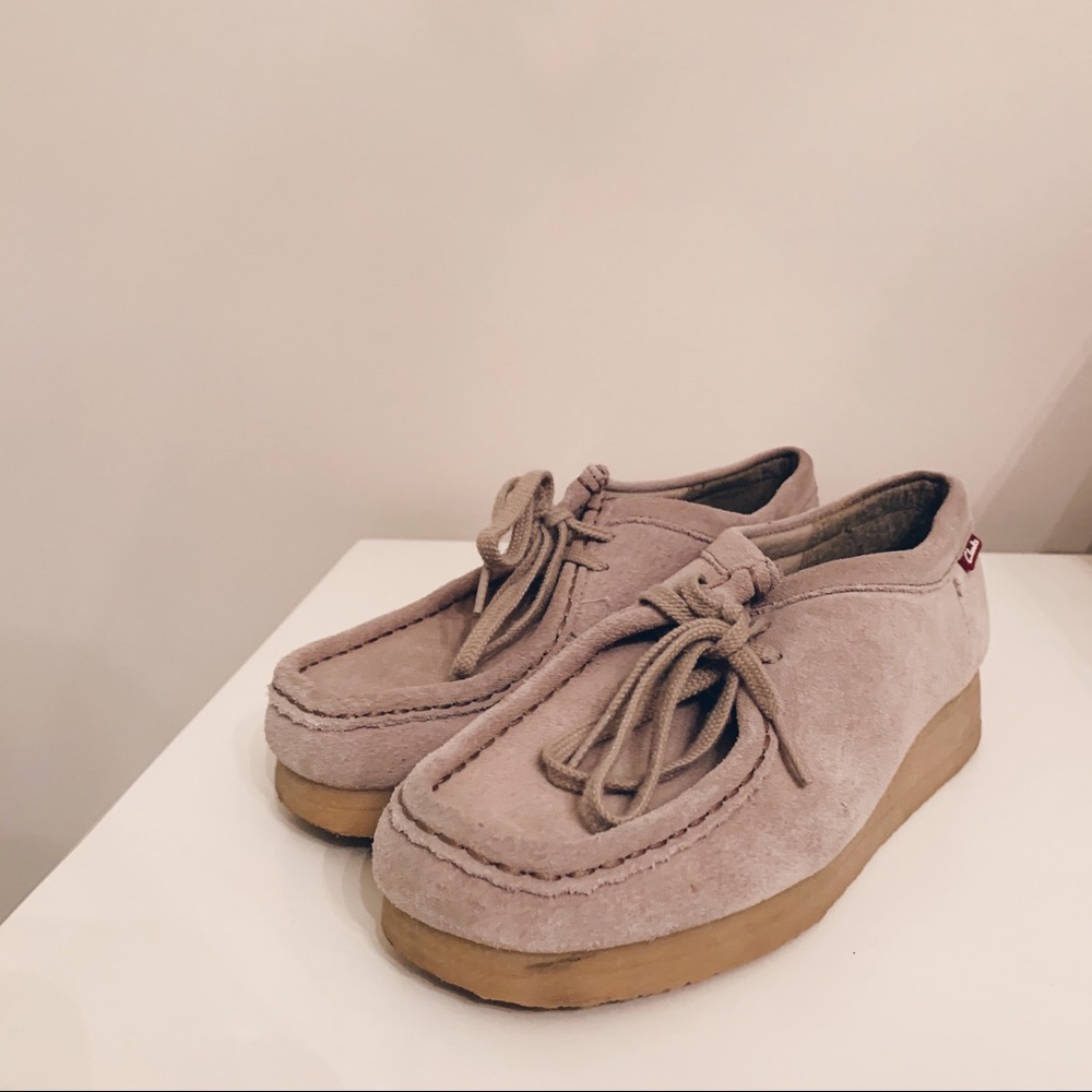 Women’s Clarks Wallabees Size 7